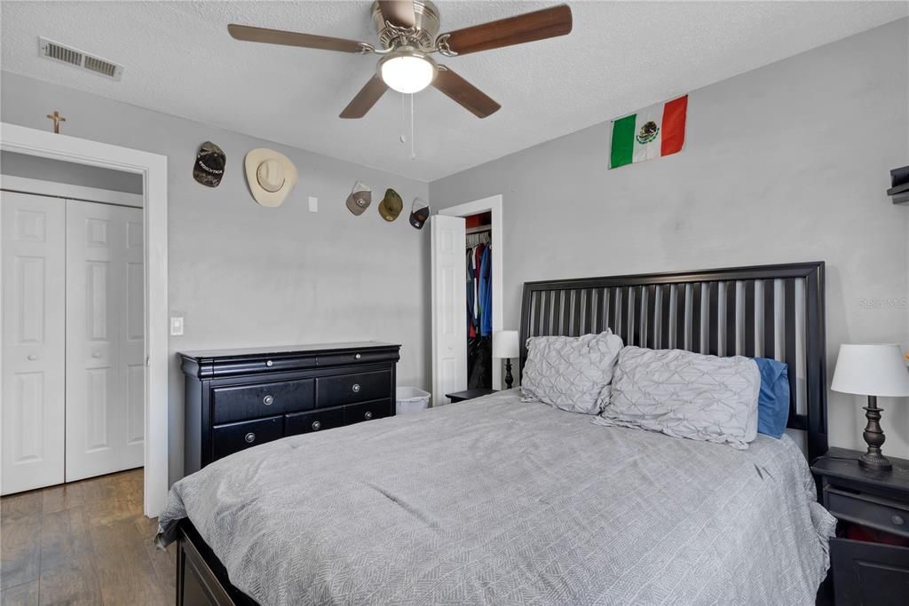 For Sale: $355,000 (3 beds, 1 baths, 1243 Square Feet)