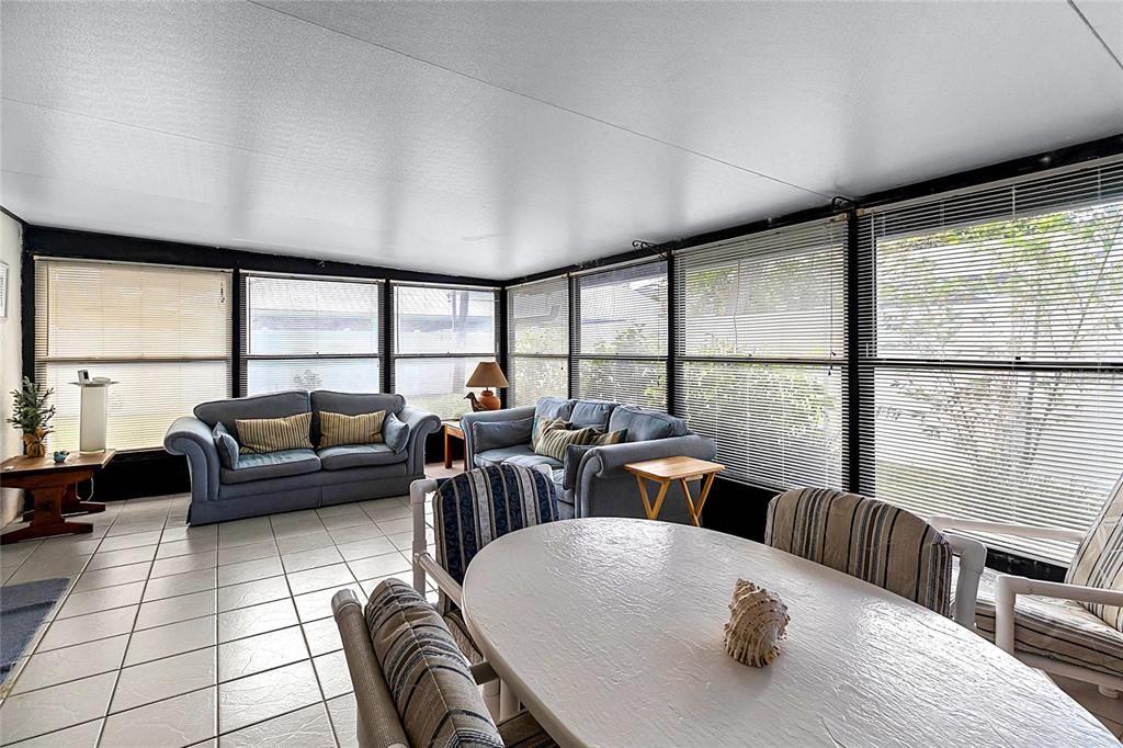 待售: $1,299,999 (3 贝兹, 2 浴室, 2383 平方英尺)