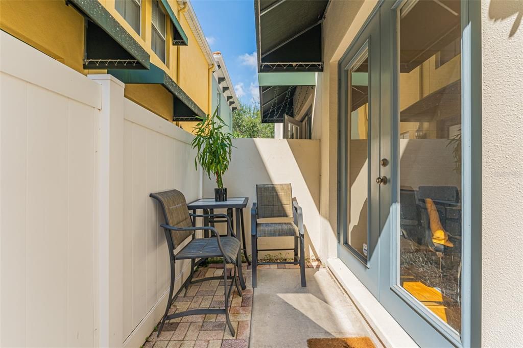 For Sale: $575,000 (2 beds, 2 baths, 1522 Square Feet)