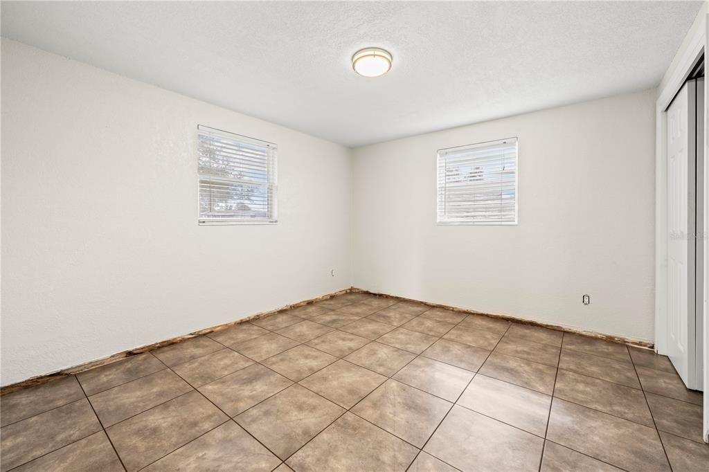 For Sale: $230,000 (2 beds, 1 baths, 956 Square Feet)