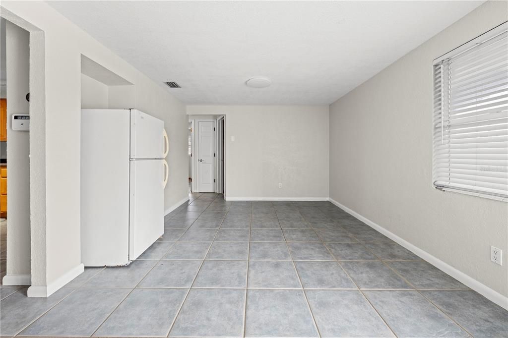 For Sale: $230,000 (2 beds, 1 baths, 956 Square Feet)