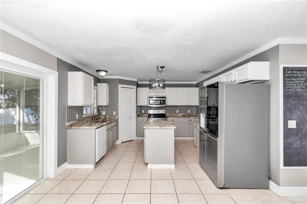 For Sale: $400,000 (4 beds, 2 baths, 2336 Square Feet)