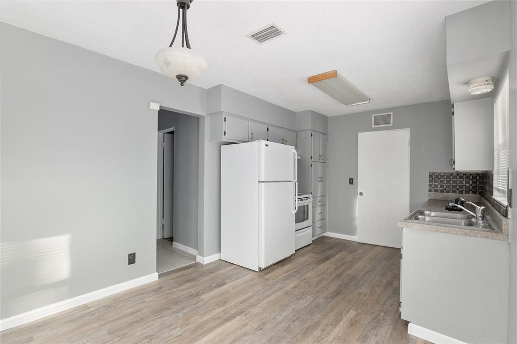 For Sale: $240,000 (3 beds, 1 baths, 1269 Square Feet)