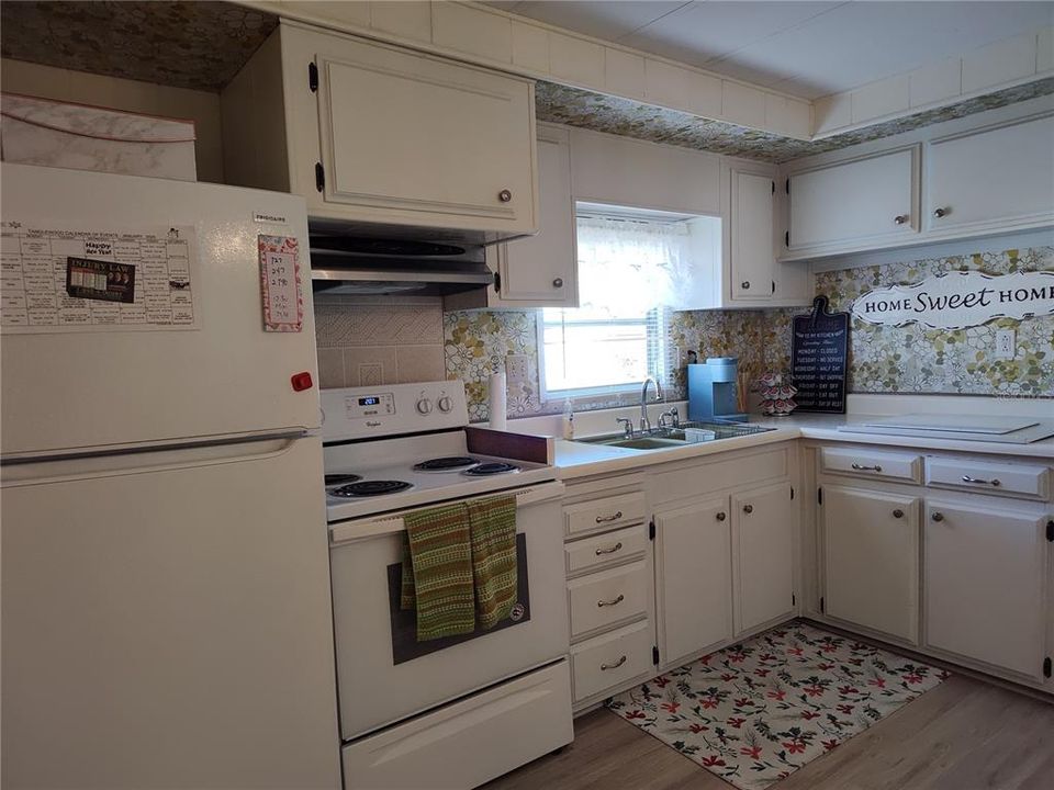 For Sale: $115,000 (2 beds, 2 baths, 943 Square Feet)