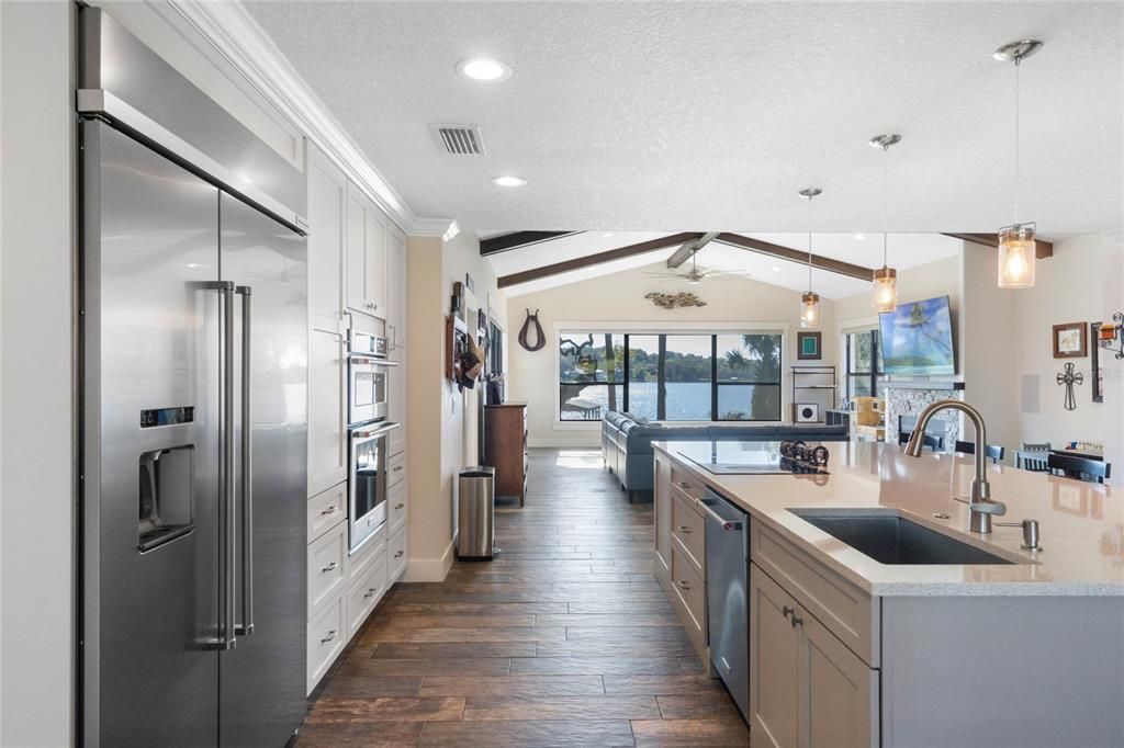 待售: $2,299,000 (6 贝兹, 4 浴室, 4229 平方英尺)