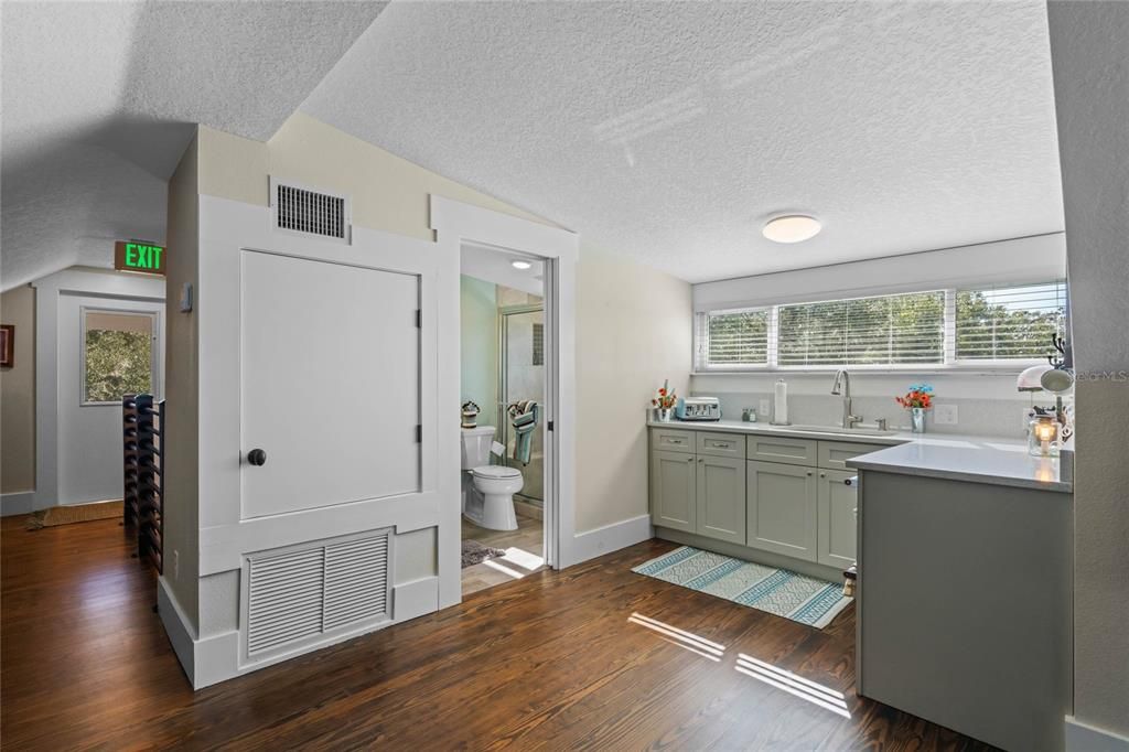 待售: $2,299,000 (6 贝兹, 4 浴室, 4229 平方英尺)