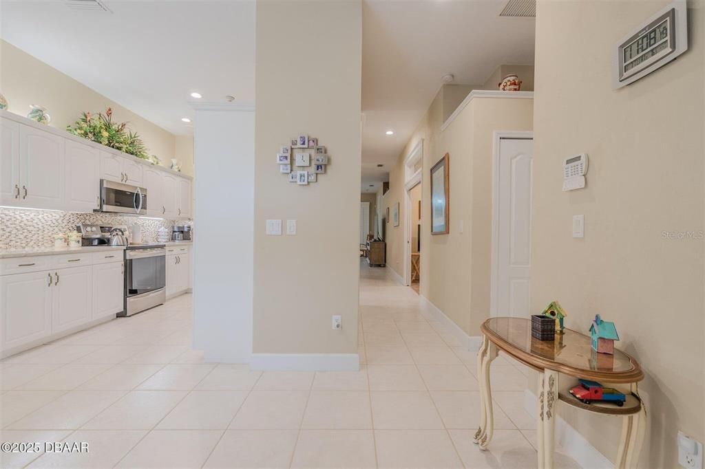 For Sale: $359,900 (3 beds, 2 baths, 1684 Square Feet)