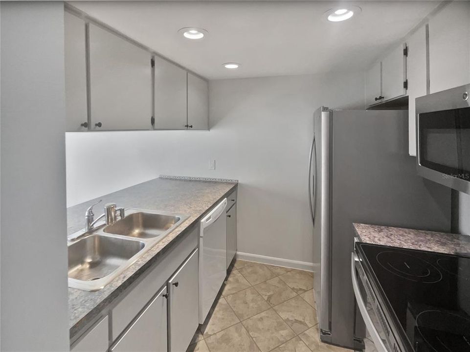 For Sale: $176,000 (2 beds, 1 baths, 1152 Square Feet)