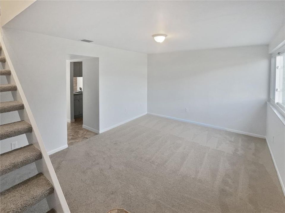 For Sale: $176,000 (2 beds, 1 baths, 1152 Square Feet)