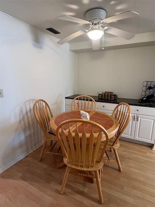 For Sale: $175,000 (2 beds, 2 baths, 864 Square Feet)