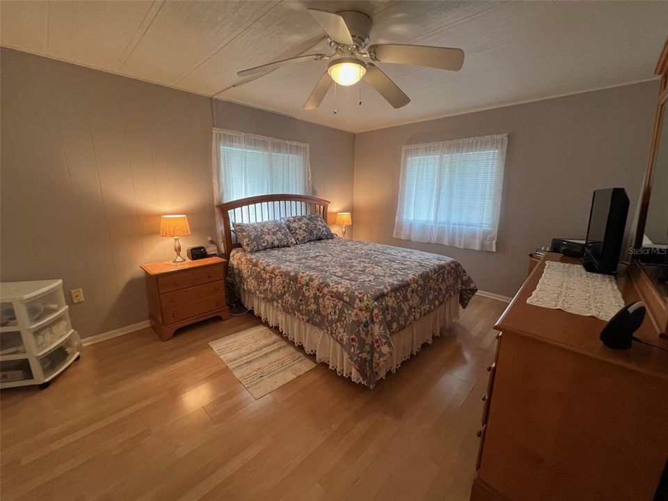 For Sale: $175,000 (2 beds, 2 baths, 864 Square Feet)