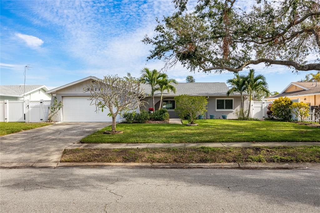 For Sale: $575,000 (3 beds, 2 baths, 1463 Square Feet)