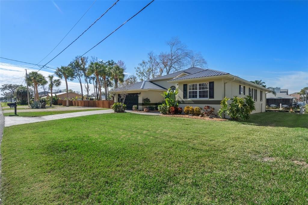 Recently Sold: $1,075,000 (3 beds, 2 baths, 1911 Square Feet)