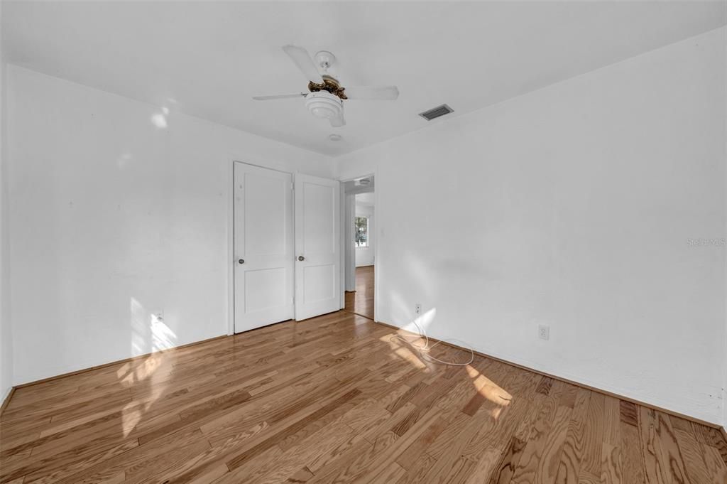 For Sale: $325,000 (2 beds, 1 baths, 978 Square Feet)