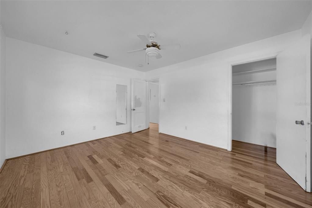 For Sale: $325,000 (2 beds, 1 baths, 978 Square Feet)