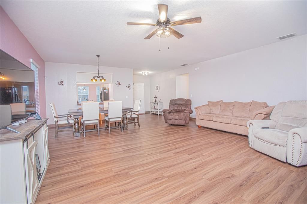 For Sale: $330,000 (3 beds, 2 baths, 1750 Square Feet)