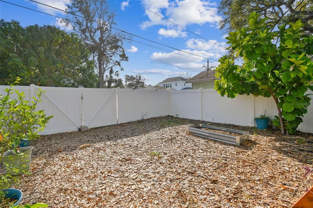 For Sale: $749,000 (3 beds, 3 baths, 1900 Square Feet)