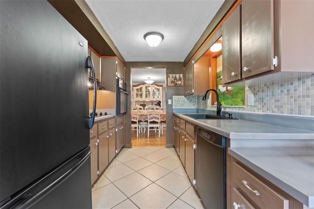 For Sale: $297,000 (3 beds, 1 baths, 1320 Square Feet)