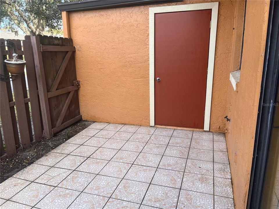 Active With Contract: $199,900 (3 beds, 2 baths, 1161 Square Feet)