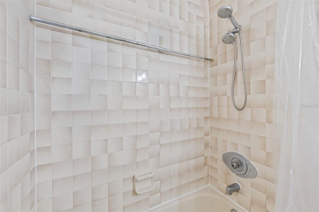 Active With Contract: $199,900 (3 beds, 2 baths, 1161 Square Feet)