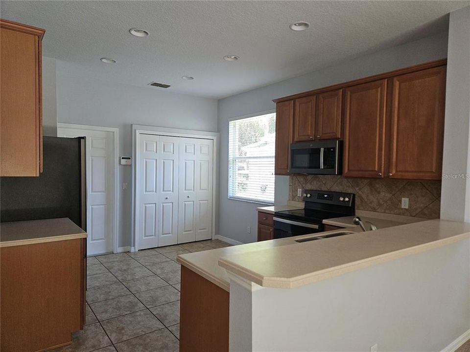 For Rent: $2,300 (3 beds, 2 baths, 1588 Square Feet)