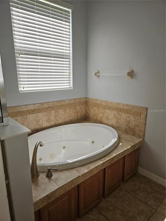 For Rent: $2,300 (3 beds, 2 baths, 1588 Square Feet)