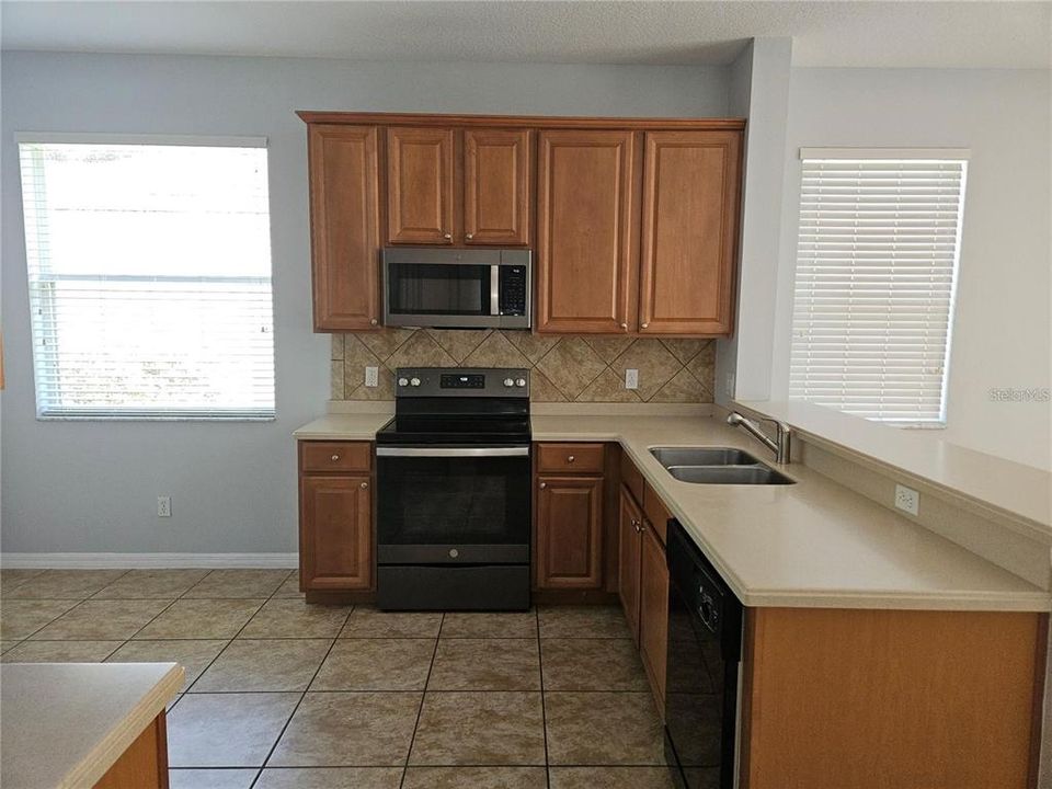 For Rent: $2,300 (3 beds, 2 baths, 1588 Square Feet)