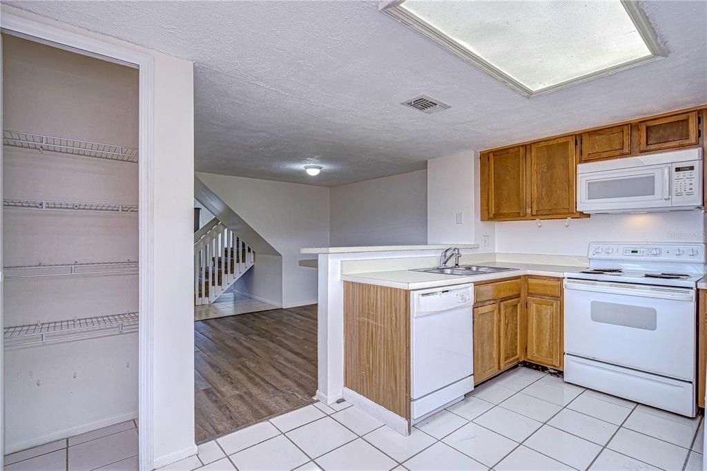 For Sale: $224,500 (2 beds, 2 baths, 1161 Square Feet)