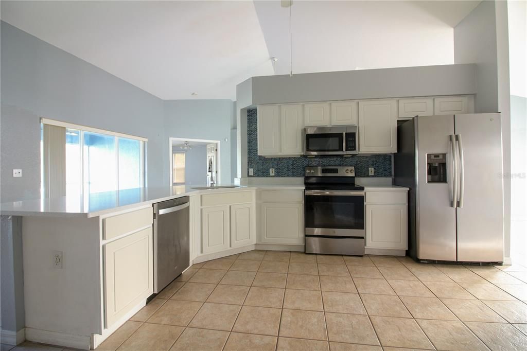 For Rent: $2,100 (3 beds, 2 baths, 1808 Square Feet)