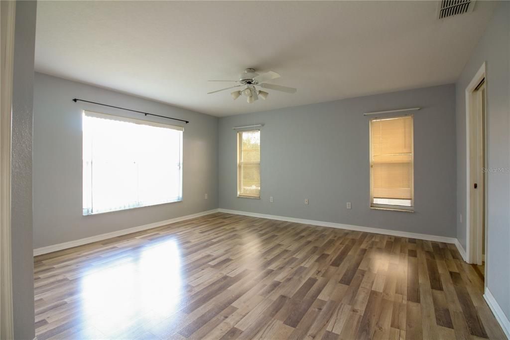 For Rent: $2,100 (3 beds, 2 baths, 1808 Square Feet)