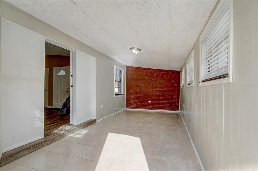 For Sale: $348,900 (3 beds, 1 baths, 1365 Square Feet)