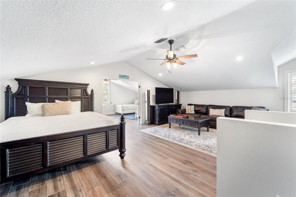 For Sale: $2,473,000 (3 beds, 3 baths, 2733 Square Feet)