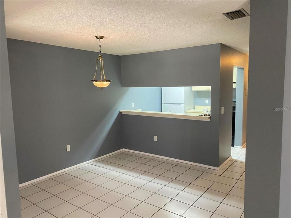 For Rent: $1,600 (3 beds, 2 baths, 1037 Square Feet)