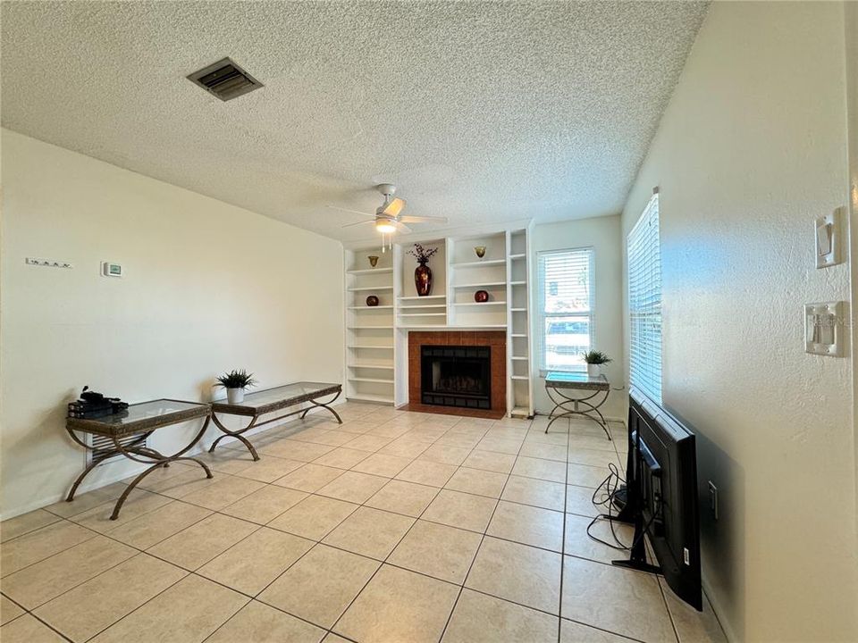 For Rent: $1,700 (2 beds, 2 baths, 912 Square Feet)