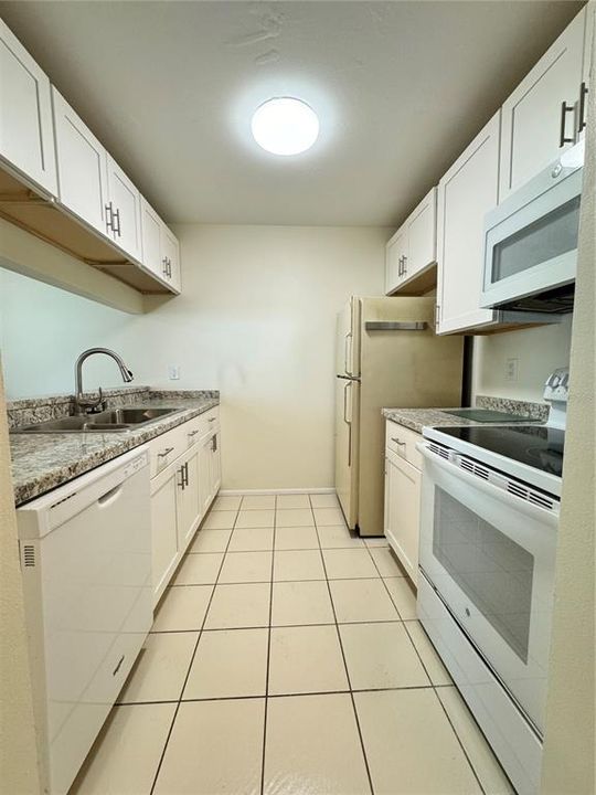 For Rent: $1,700 (2 beds, 2 baths, 912 Square Feet)