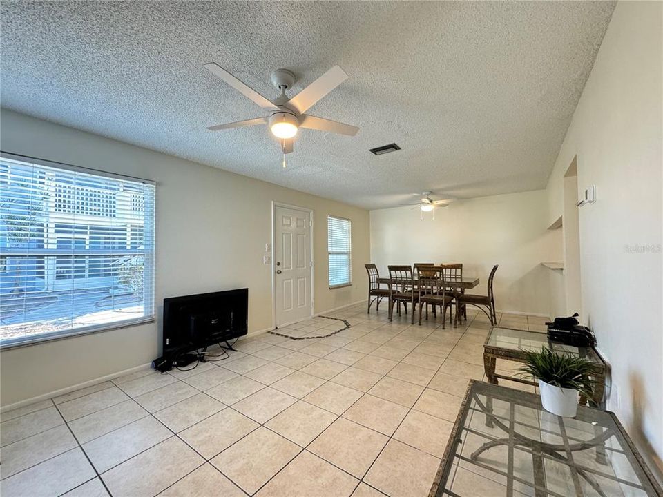 For Rent: $1,700 (2 beds, 2 baths, 912 Square Feet)