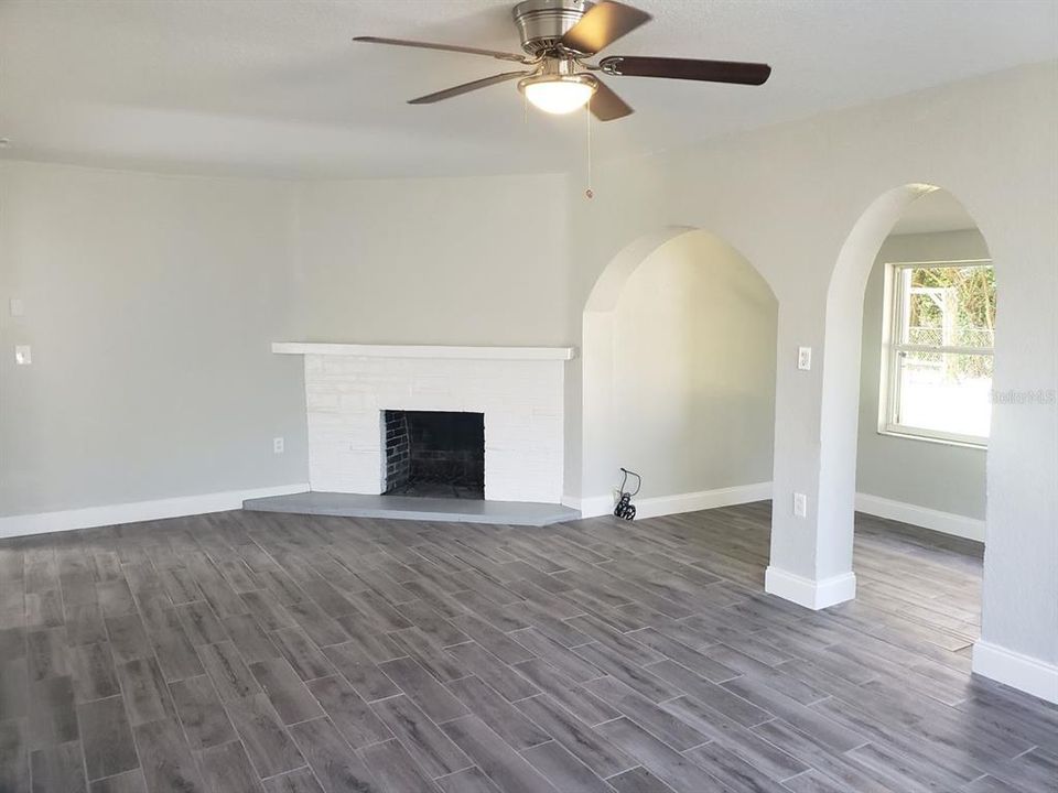 For Rent: $2,500 (3 beds, 2 baths, 1381 Square Feet)