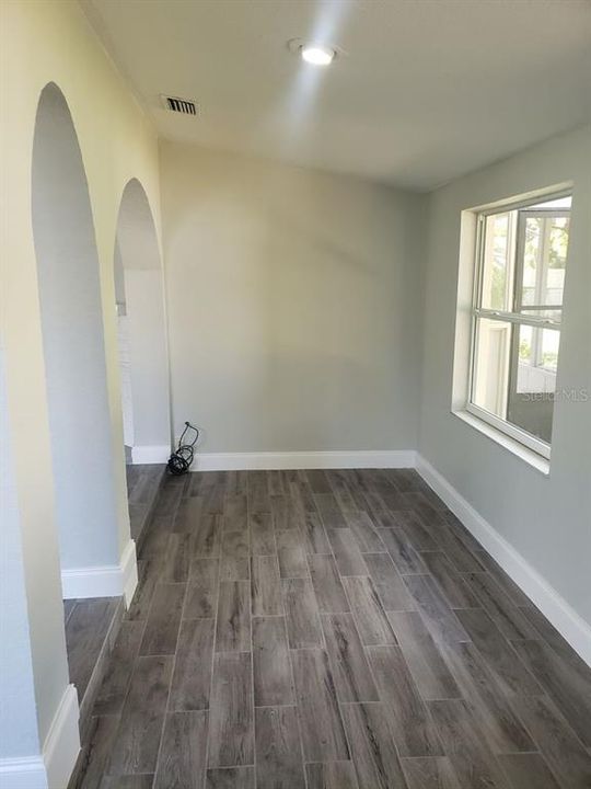 For Rent: $2,500 (3 beds, 2 baths, 1381 Square Feet)