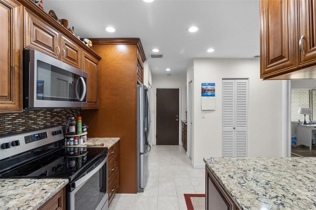 For Sale: $300,000 (2 beds, 2 baths, 1350 Square Feet)