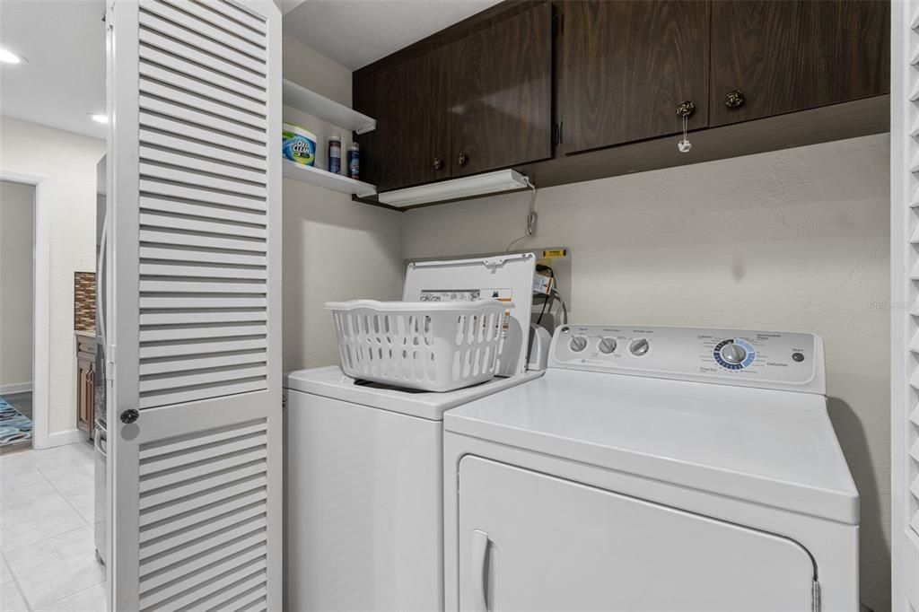 For Sale: $300,000 (2 beds, 2 baths, 1350 Square Feet)