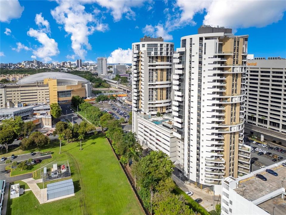 Recently Rented: $4,900 (2 beds, 2 baths, 1963.36 Square Feet)