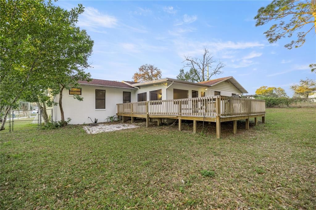 For Sale: $324,900 (3 beds, 2 baths, 1964 Square Feet)