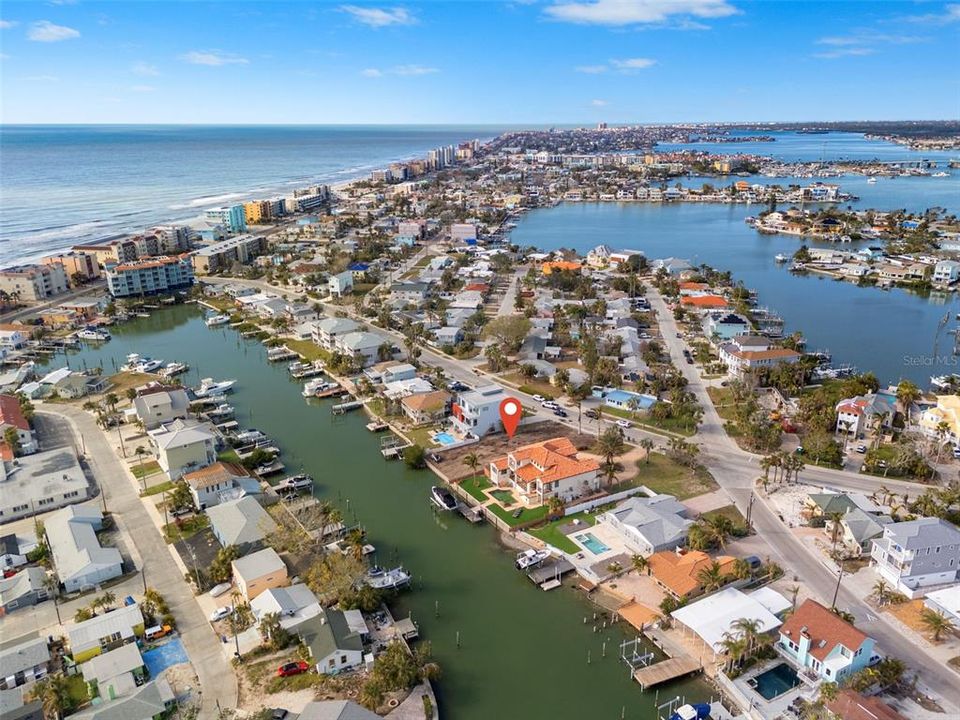 На продажу: $999,999 (0.21 acres)