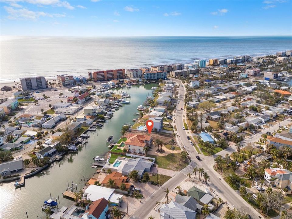 На продажу: $999,999 (0.21 acres)