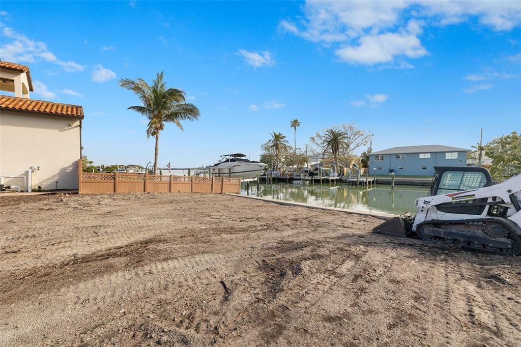 На продажу: $999,999 (0.21 acres)