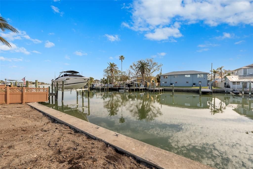 На продажу: $999,999 (0.21 acres)