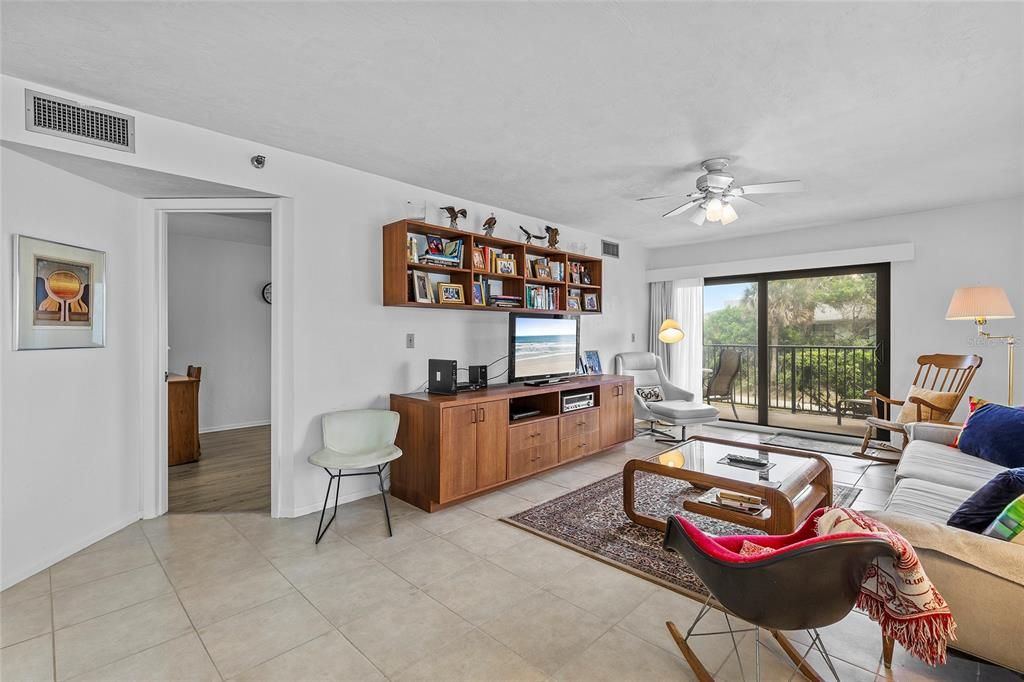 For Sale: $599,950 (2 beds, 2 baths, 1488 Square Feet)