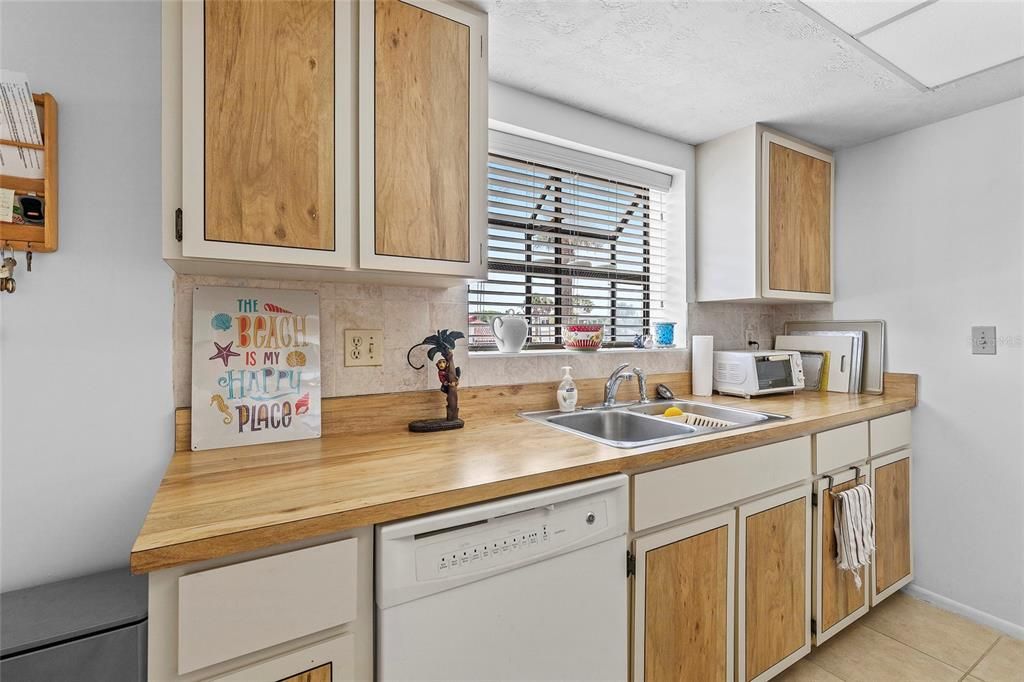 For Sale: $599,950 (2 beds, 2 baths, 1488 Square Feet)