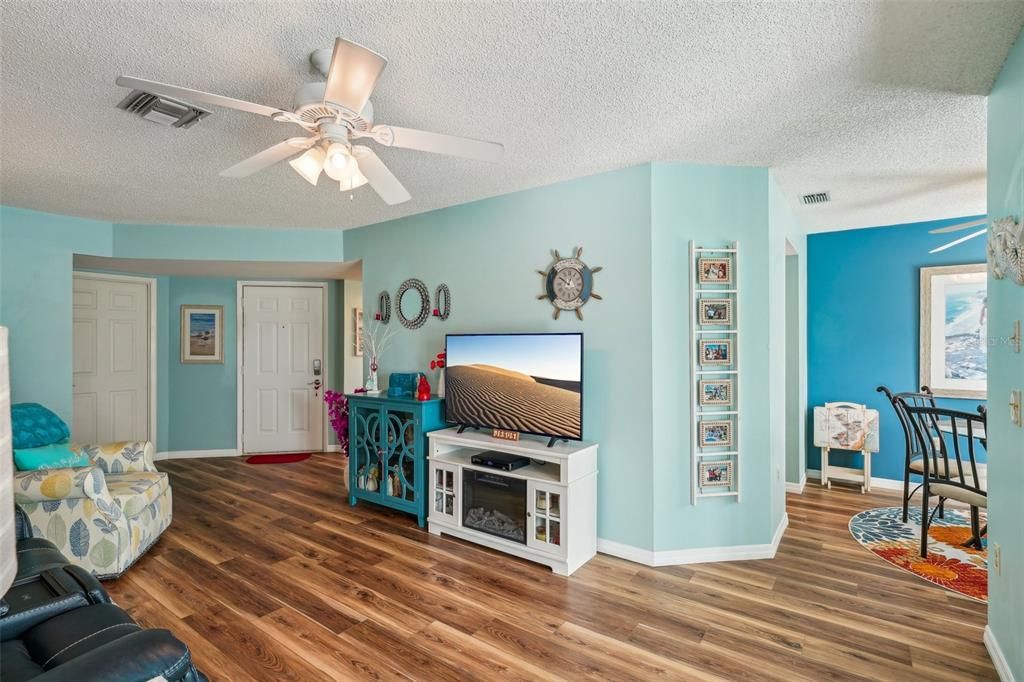 For Sale: $225,000 (2 beds, 2 baths, 1152 Square Feet)