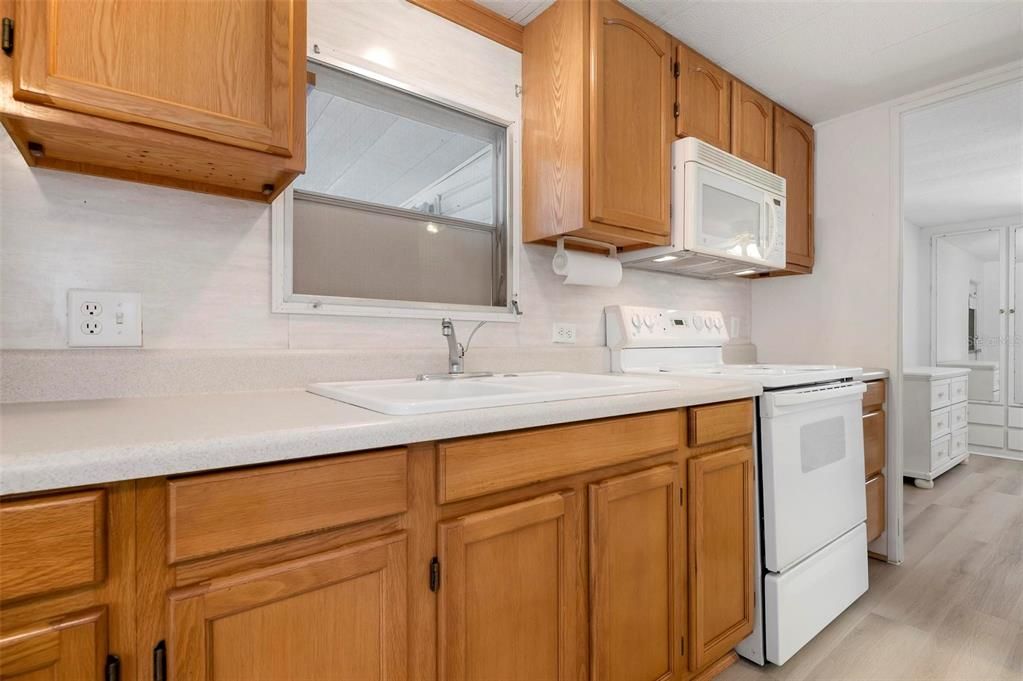 For Rent: $1,350 (1 beds, 1 baths, 528 Square Feet)